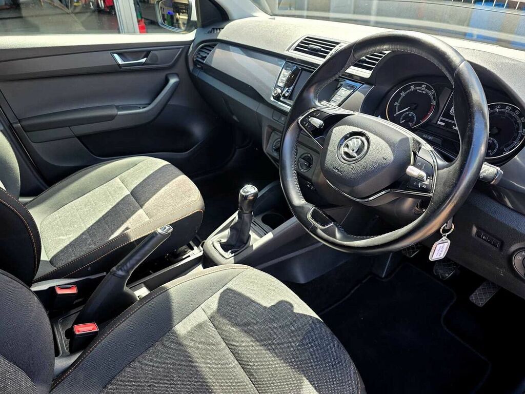 Skoda Fabia 1.0 Tsi Se Drive Silver #6