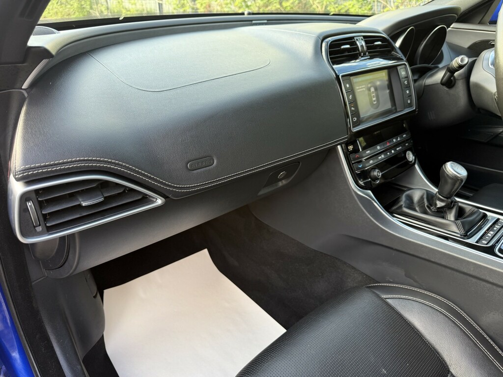 Jaguar XE Prestige White #37