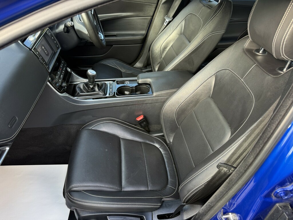 Jaguar XE Prestige White #36
