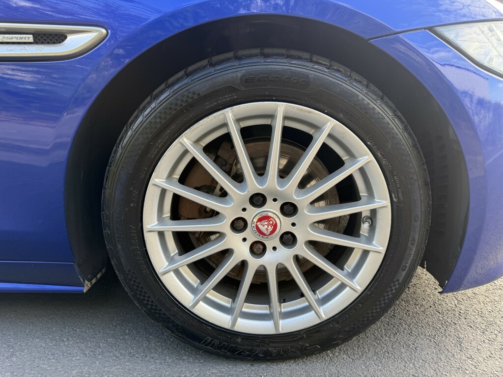 Jaguar XE Prestige White #60