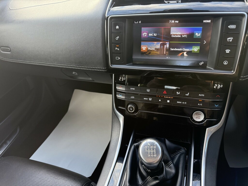 Jaguar XE Prestige White #82