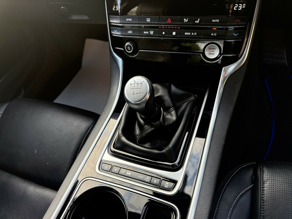 Jaguar XE Prestige White #63
