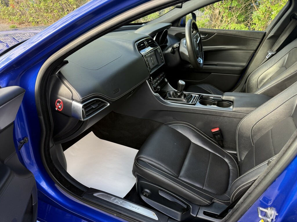 Jaguar XE Prestige White #38