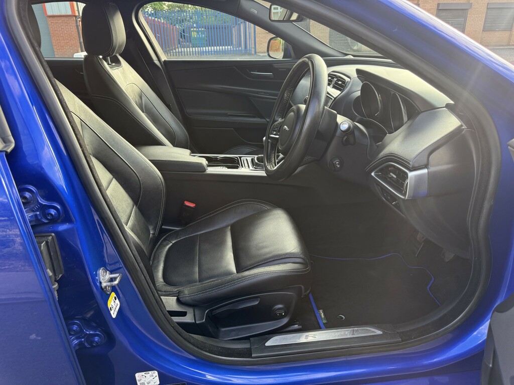 Jaguar XE Prestige White #27