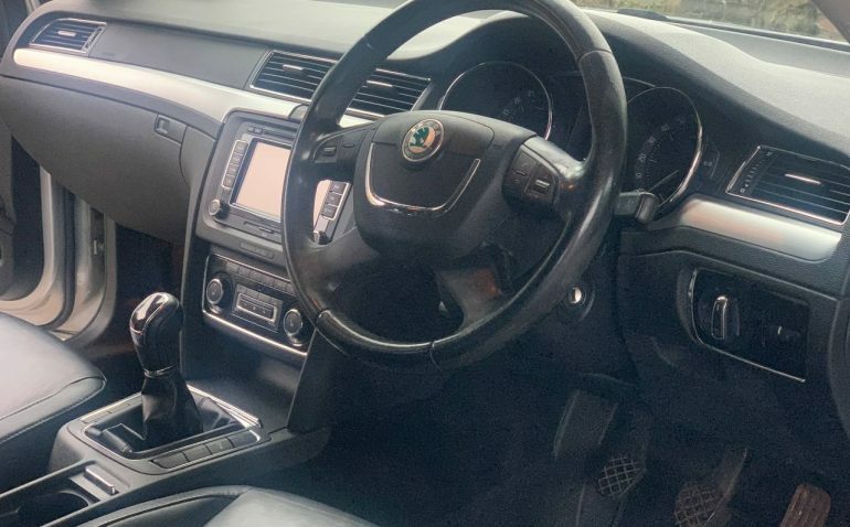Skoda Superb 2L Elegance Brown #13