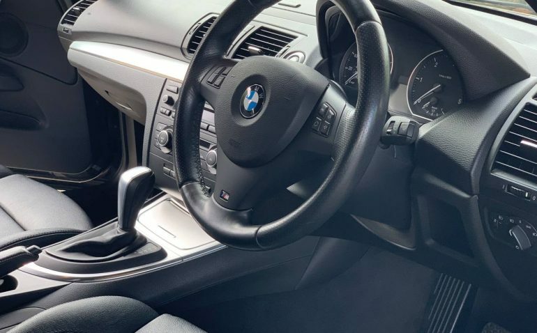 BMW 1 Series Es Black #10