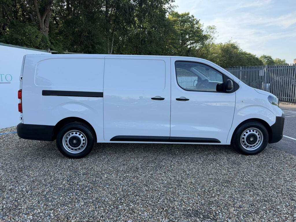 Vauxhall Vivaro Prime White #4