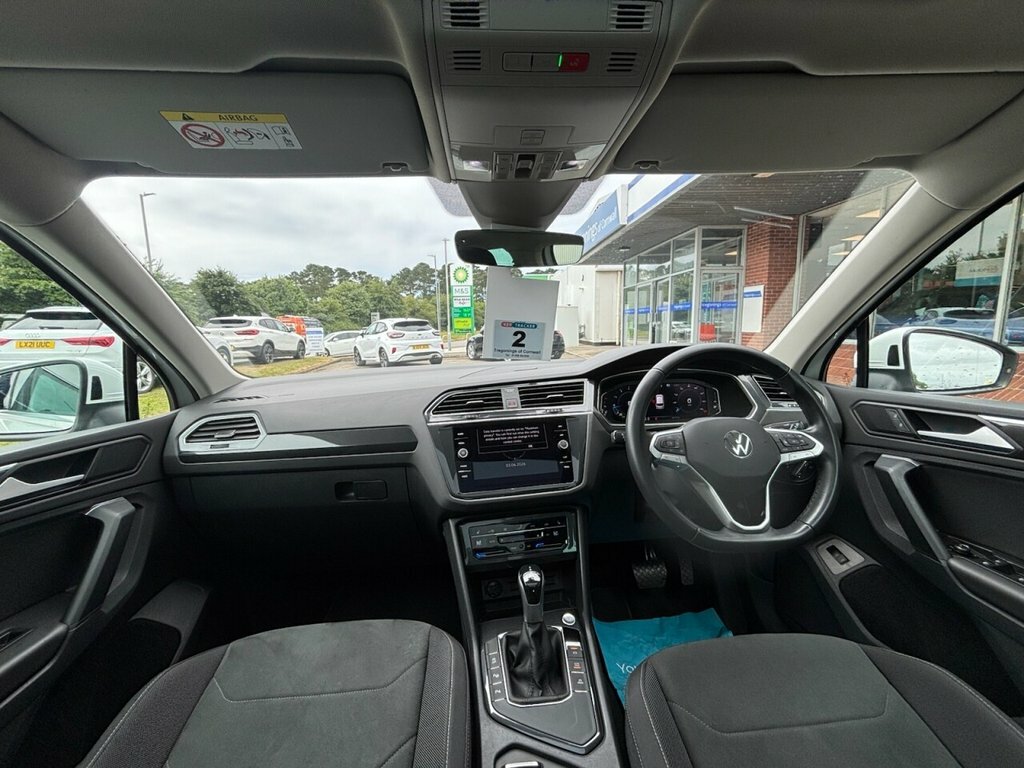 Volkswagen Tiguan Suv HJ23XEN White #3