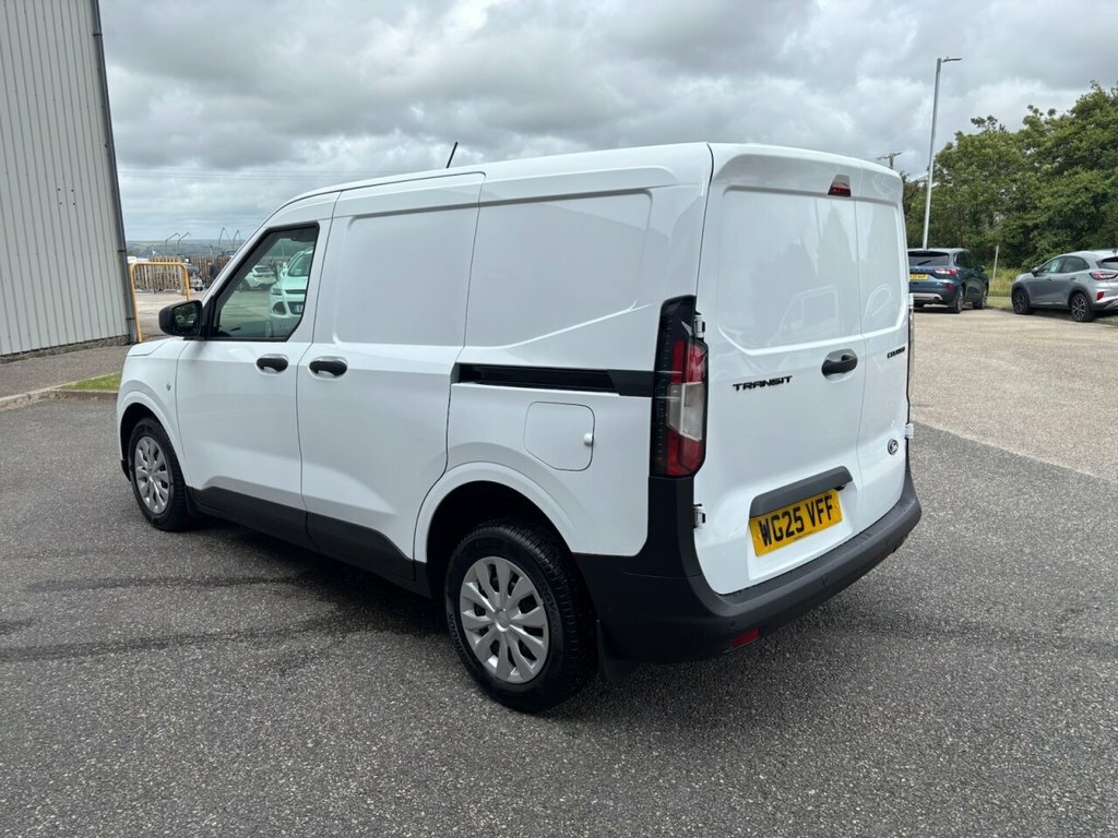 Ford Transit Courier Mpv White #2