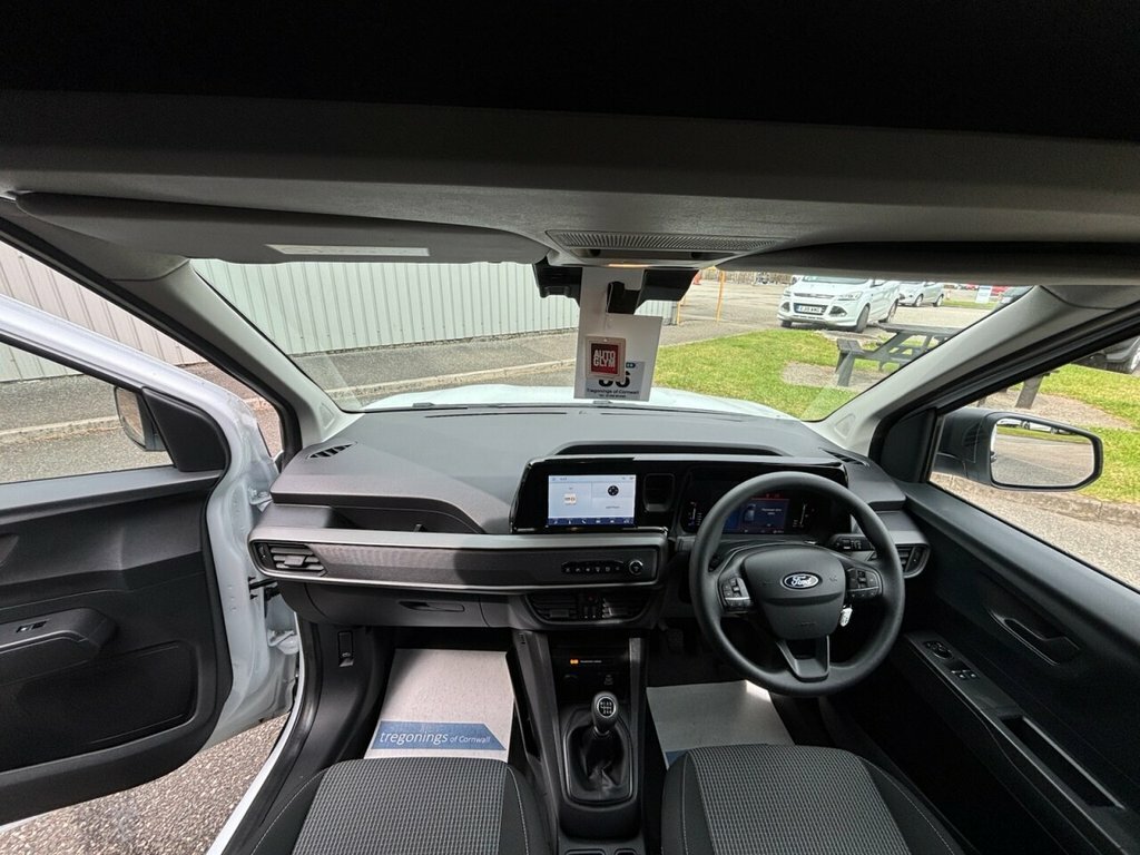 Ford Transit Courier Mpv White #3