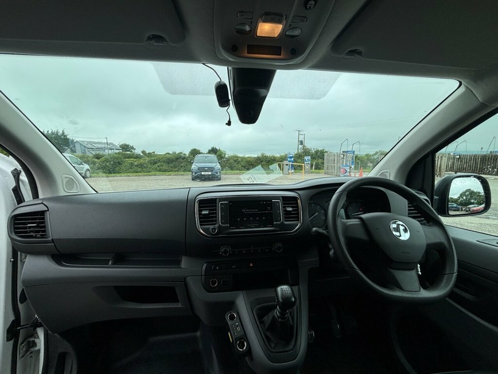 Vauxhall Vivaro Mpv White #3