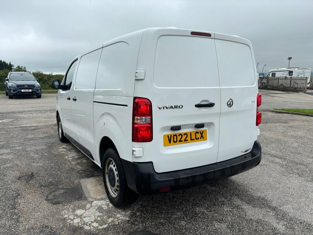 Vauxhall Vivaro Mpv White #2