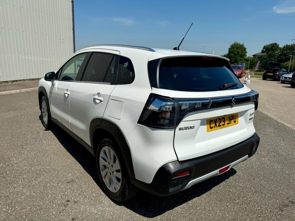 Suzuki S Cross Suv White #2