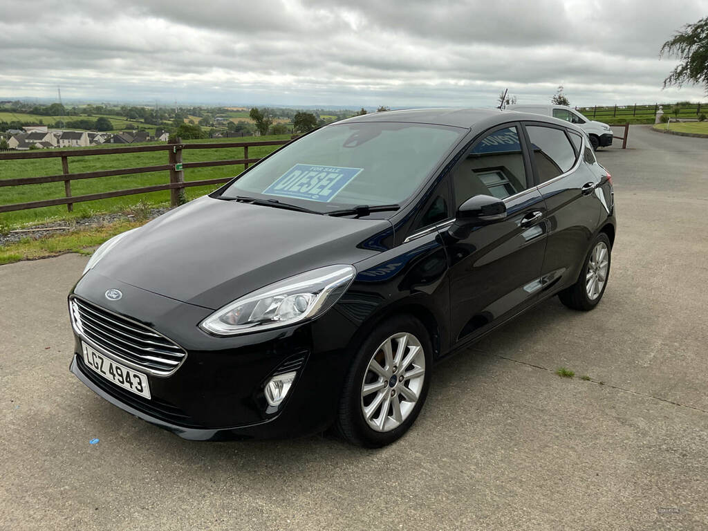 Ford Fiesta 1.5 Tdci 120 Titanium LGZ4943 Black #2