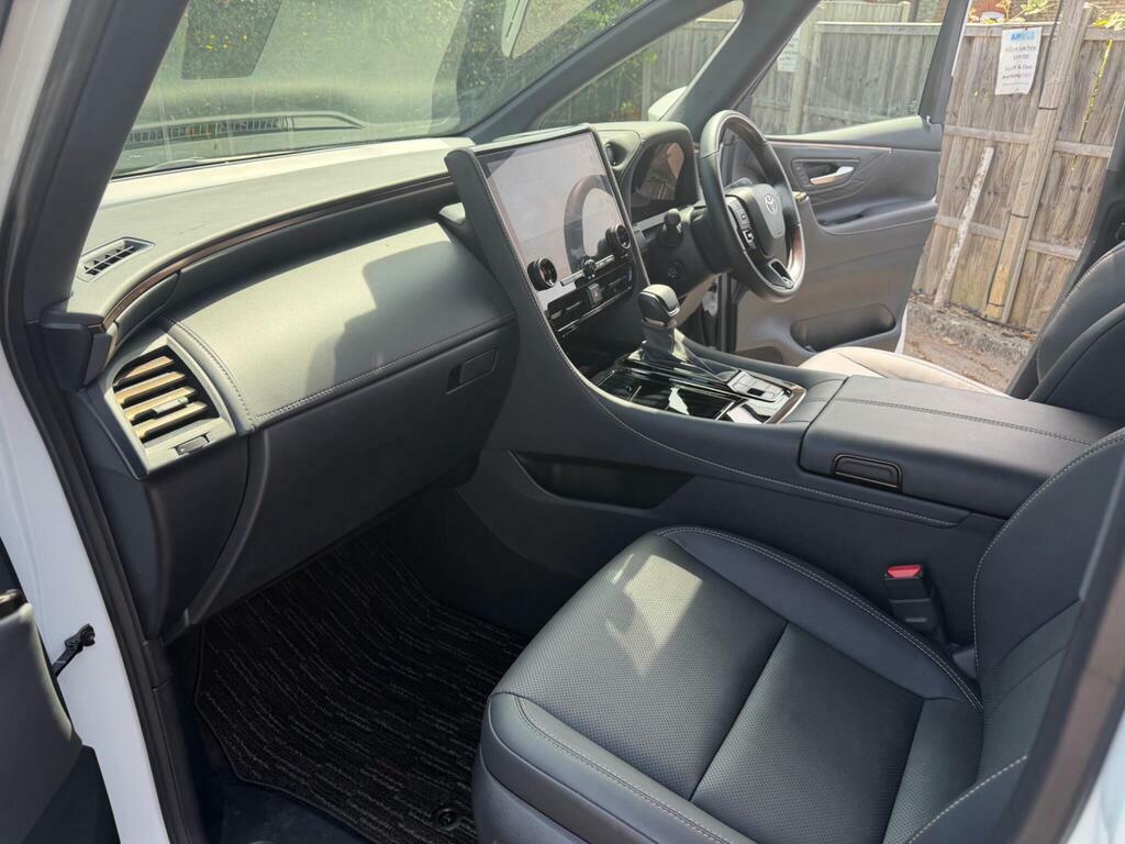 Toyota Alphard Outstanding Low Miles Hybrid 2.5 LK73DXU White #5