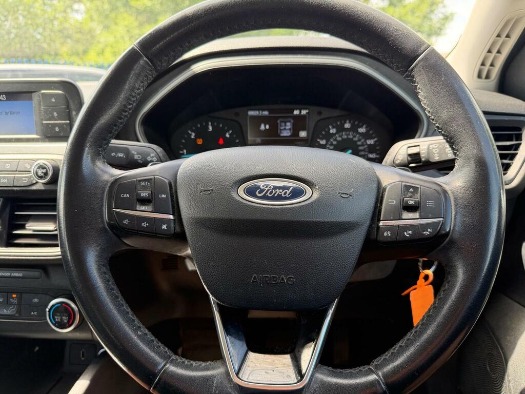Ford Focus Active White #6