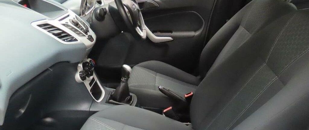 Ford Fiesta Hatchback Red #2