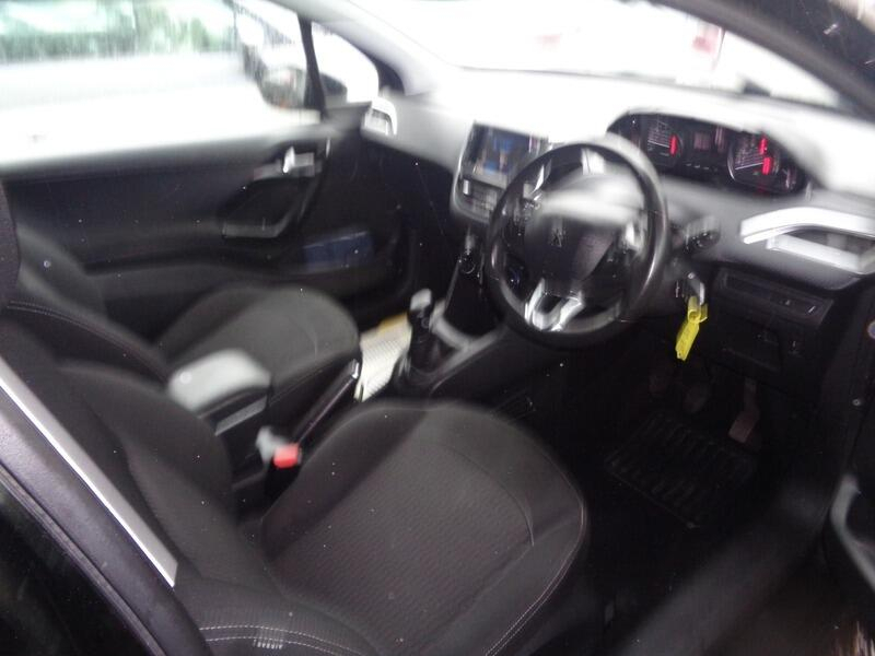 Peugeot 208 Black Edition DX17WHU  #5