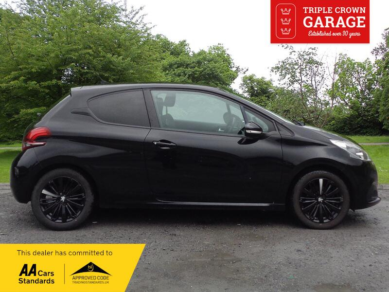 Peugeot 208 Black Edition DX17WHU #3