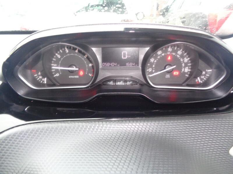 Peugeot 208 1.2 Puretech Allure Euro 6 Black #9