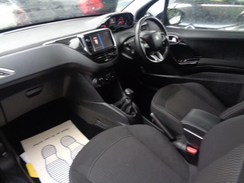 Peugeot 208 1.2 Puretech Allure Euro 6 Black #17