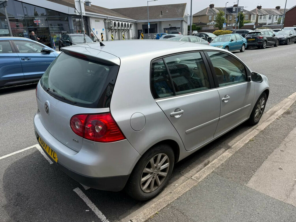 Volkswagen Golf Match Fsi 5-Door Silver #3