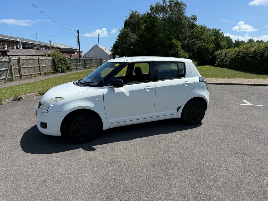 Suzuki Swift 1.3 Gl Hatchback 140 Gkm, 91 B White #4