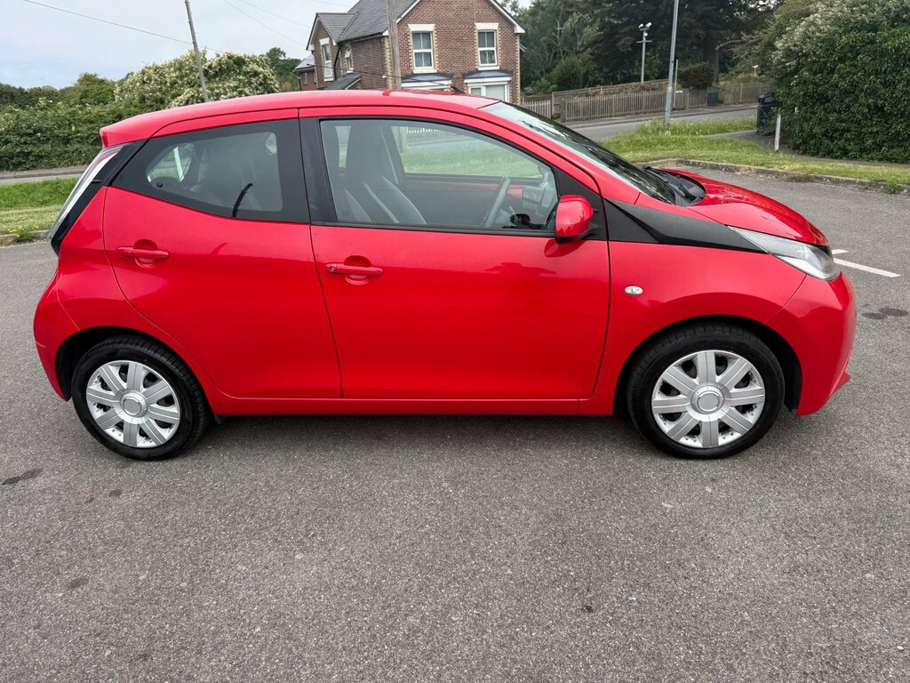 Toyota Aygo 1.0 Vvt-i X-play Hatchback Euro LP65SZJ Red #5