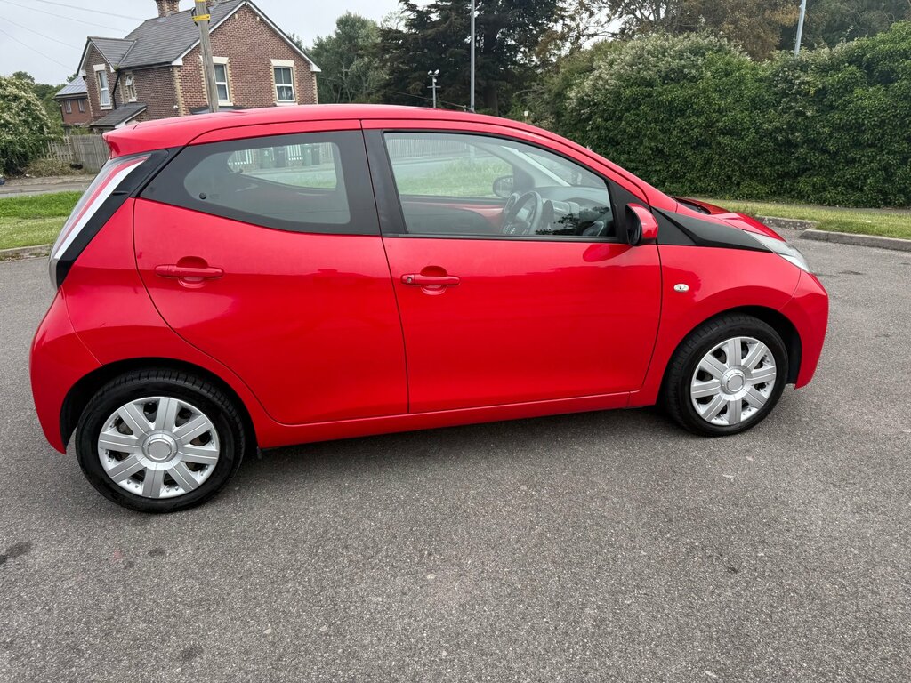 Toyota Aygo 1.0 Vvt-i X-play Hatchback Euro LP65SZJ Red #4