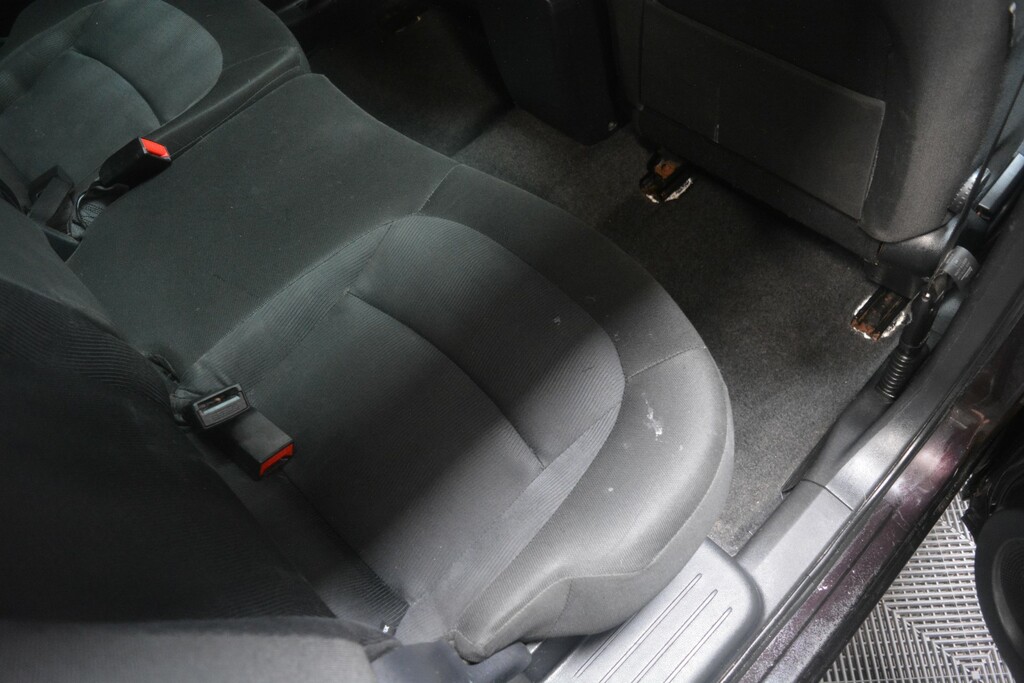 Nissan Qashqai+2 Acenta Plus Black #22