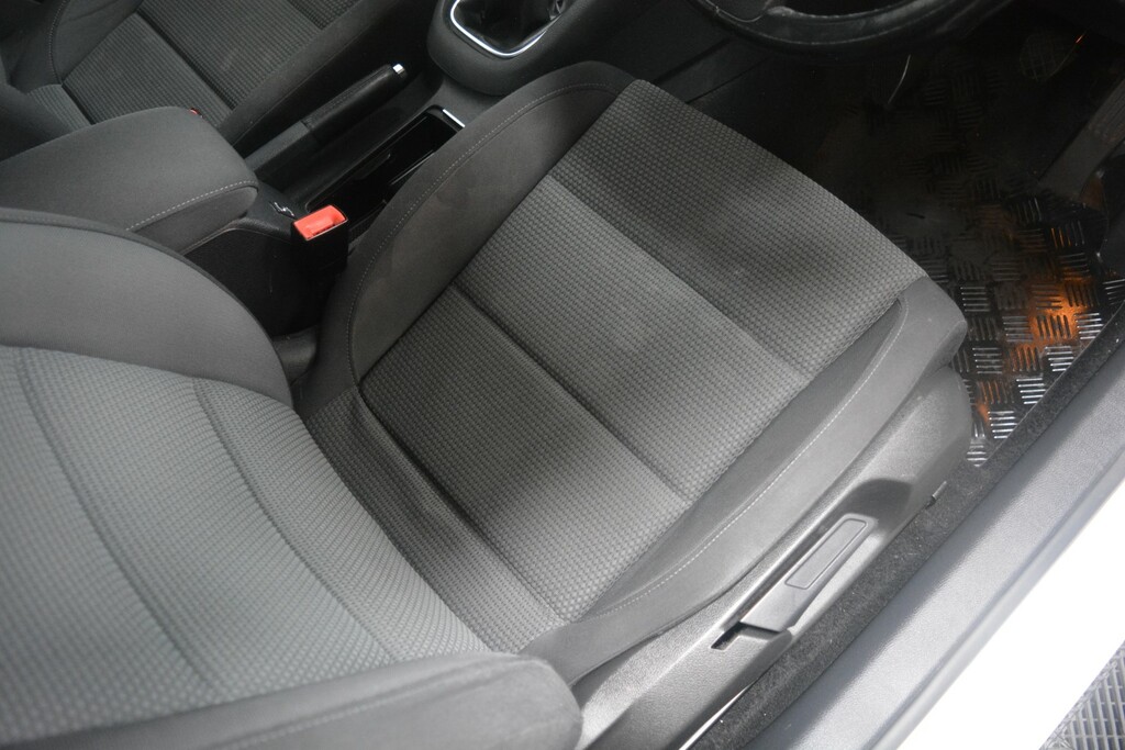 Volkswagen Golf Match Tdi Bluemotion Tech 105 Bhp HV62MTK #4