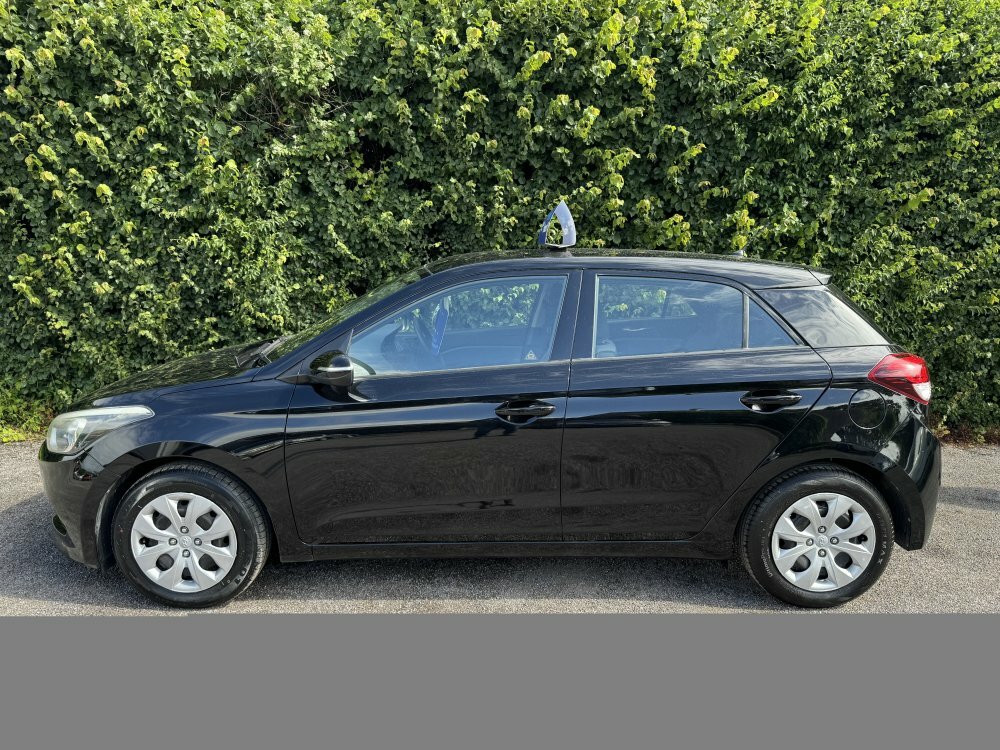 Hyundai I20 1.2 S-air Blue Drive Black #3