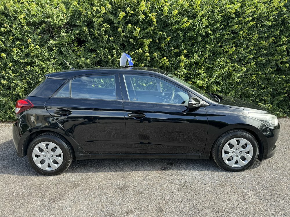 Hyundai I20 1.2 S-air Blue Drive Black #4