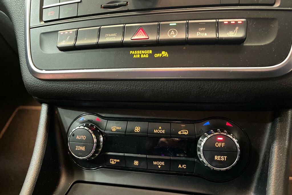 Mercedes-Benz CLA Class Cla 180 Amg Line Tip Red #36