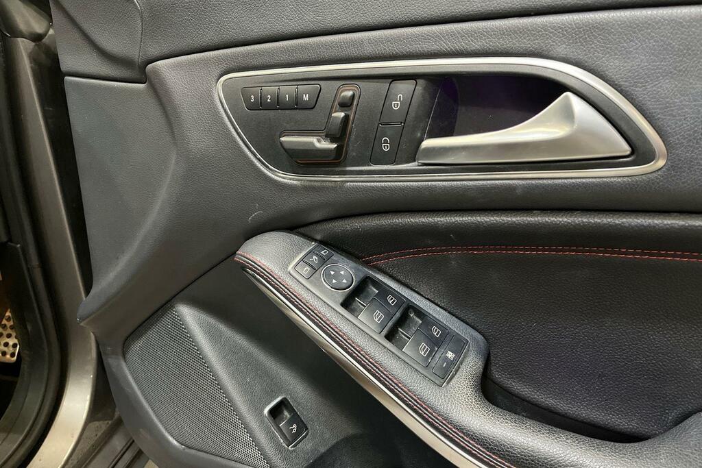 Mercedes-Benz CLA Class Cla 180 Amg Line Tip Red #25