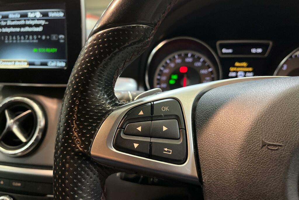 Mercedes-Benz CLA Class Cla 180 Amg Line Tip Red #28