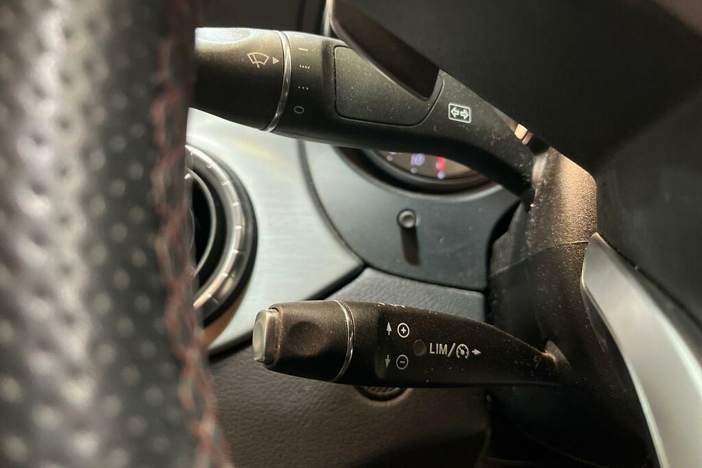 Mercedes-Benz CLA Class Cla 180 Amg Line Tip Red #29