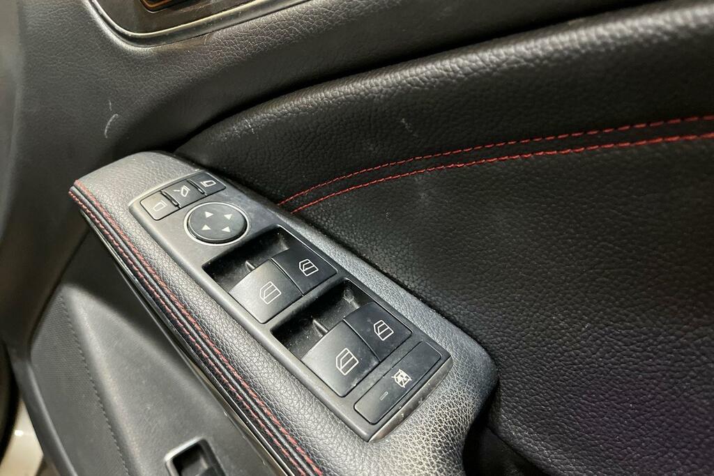 Mercedes-Benz CLA Class Cla 180 Amg Line Tip Red #16
