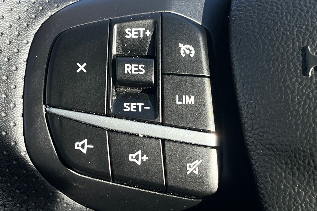 Ford Kuga 1.5 Ecoblue St-line X White #24