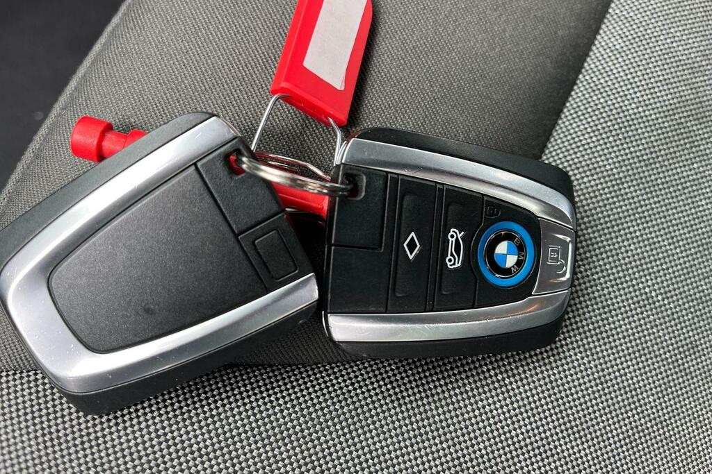 BMW i3 125Kw 42Kwh Suite Interior World Blue #22