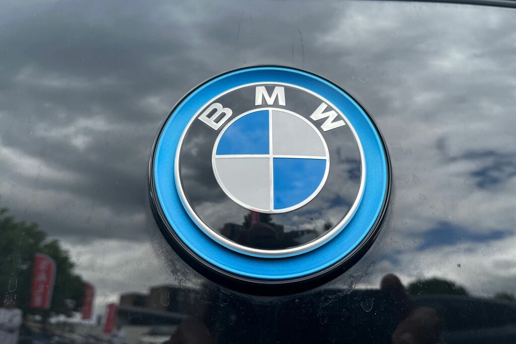 BMW i3 125Kw 42Kwh Suite Interior World Blue #40