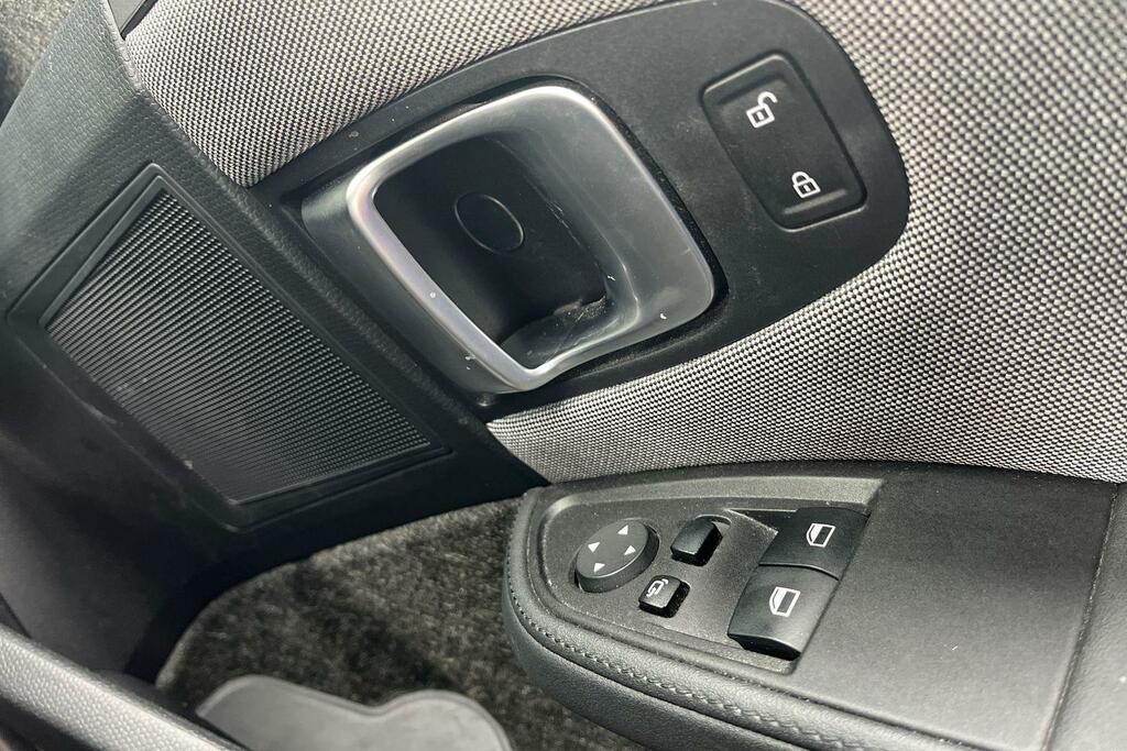 BMW i3 125Kw 42Kwh Suite Interior World Blue #16