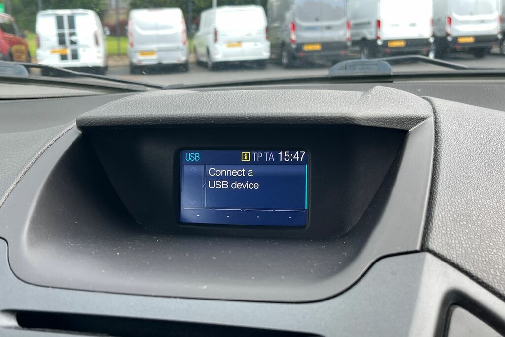 Ford Ecosport Titanium White #37