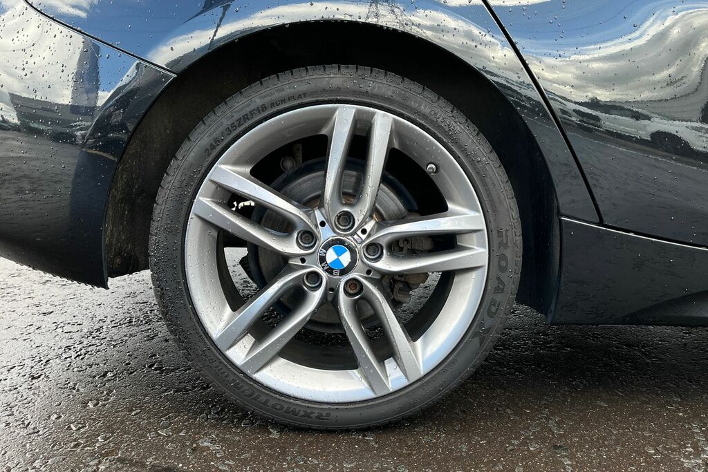 BMW 1 Series Hatchback Black #8