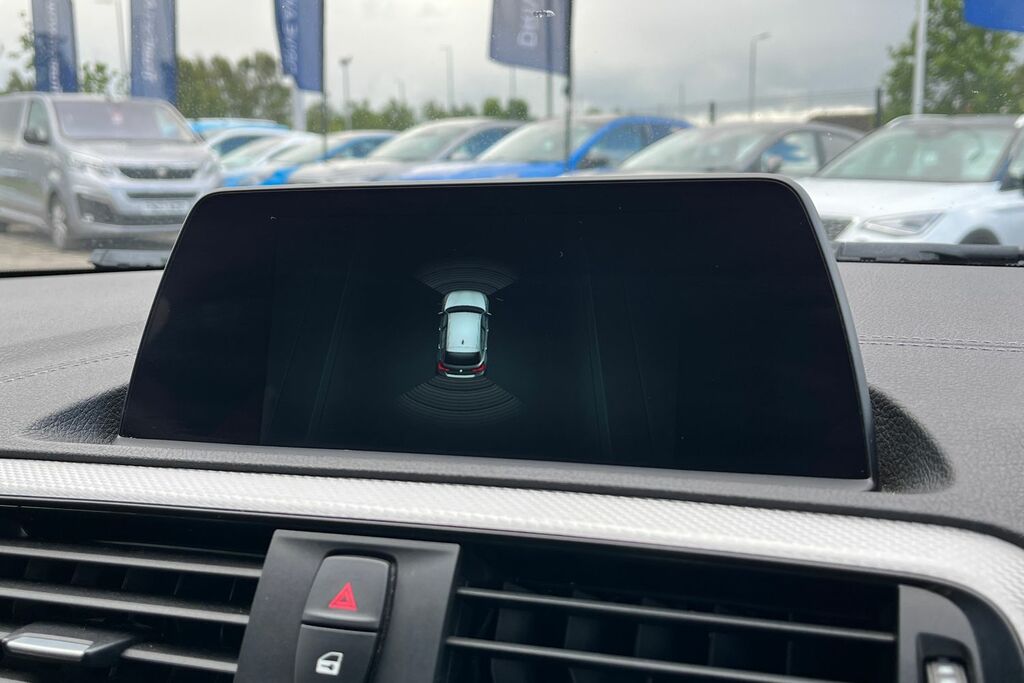 BMW 1 Series Hatchback Black #25