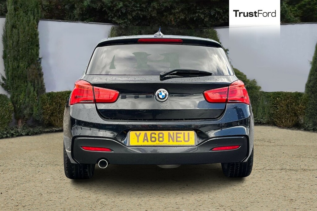 BMW 1 Series Hatchback Black #7