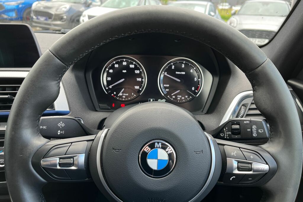 BMW 1 Series Hatchback Black #12
