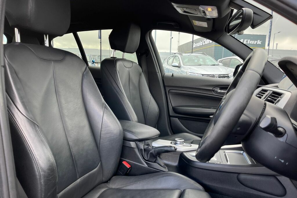 BMW 1 Series Hatchback Black #17