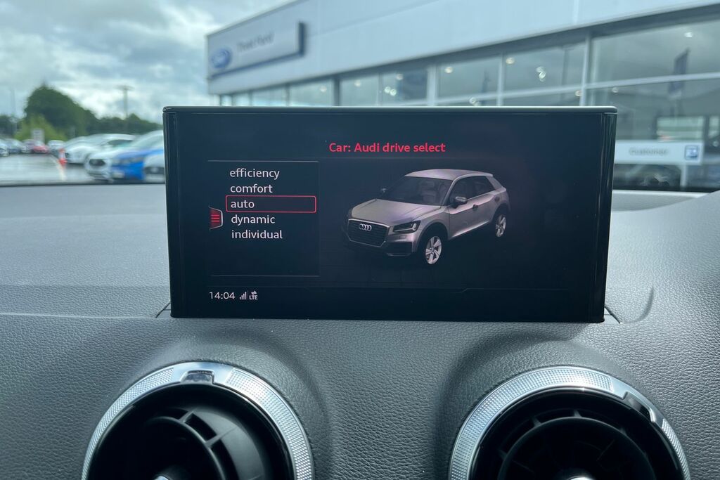 Audi Q2 S Line Black #35