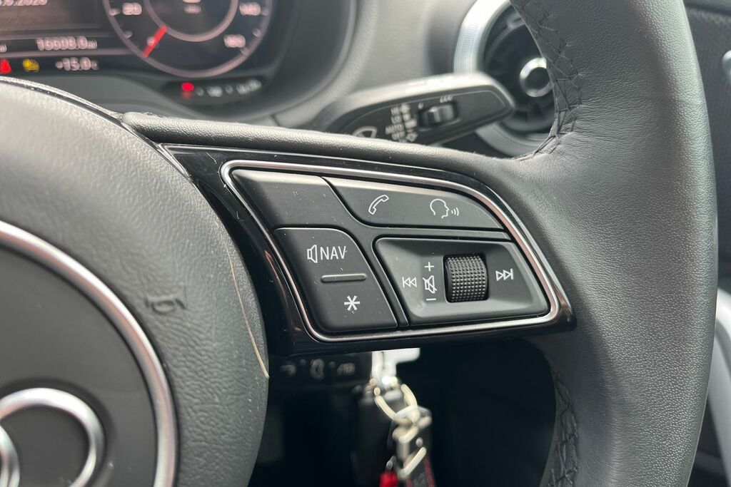 Audi Q2 S Line Black #28